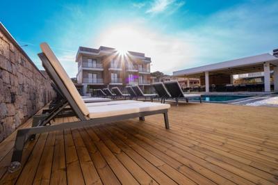 Leone Cunda Edition Otel (+12)