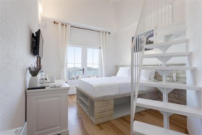 Cunda Pür Beyaz Otel