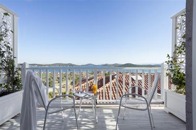 Cunda Pür Beyaz Otel