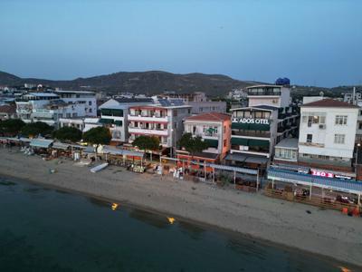 Ados Otel