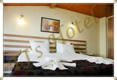 TJ's Tour & Hotel