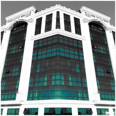 The Ci̇ty Walls Sui̇t Otel