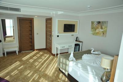 Asuris Hotel