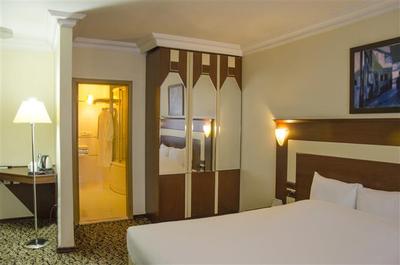 Tilmen Hotel
