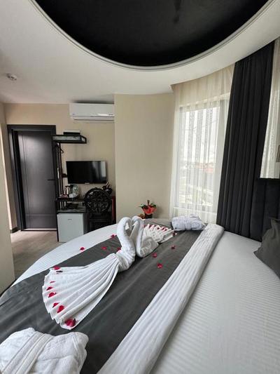 Queen Airport Hotel