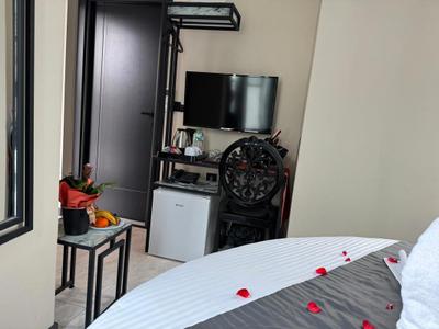 Queen Airport Hotel
