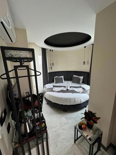 Queen Airport Hotel