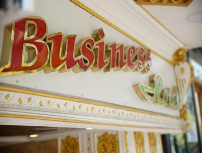 Holiday Business Suit Otel