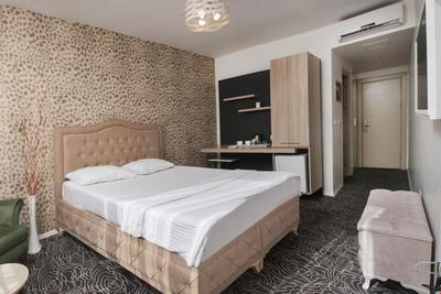 Suit 8 Residence