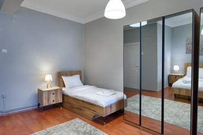 Marvelous Bright 4BR Apartment in Taksim Square
