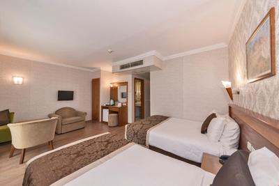 Grand Rue Hotel