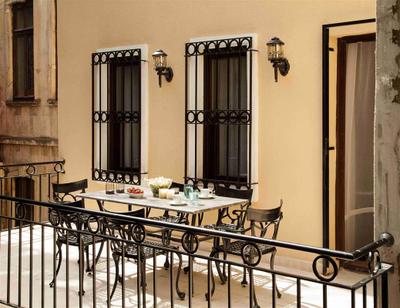 Gravis Suites