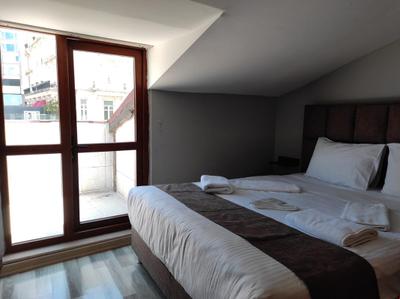 Loss Pera Hotel
