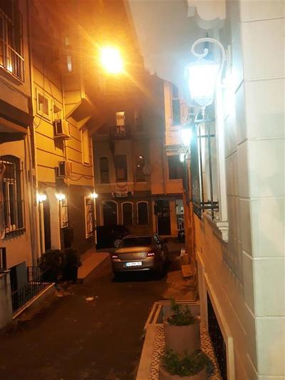 Taksim Nefti Residence