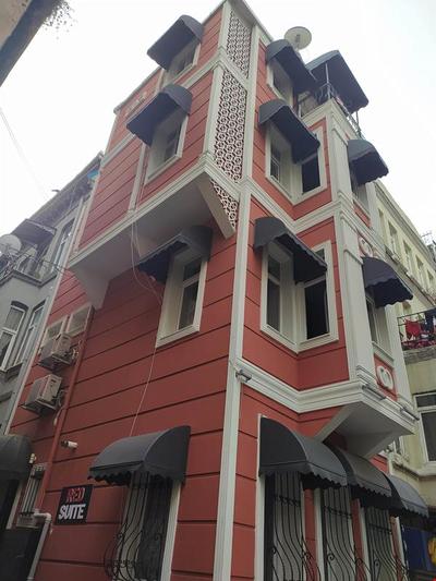 Taksim Red Suit