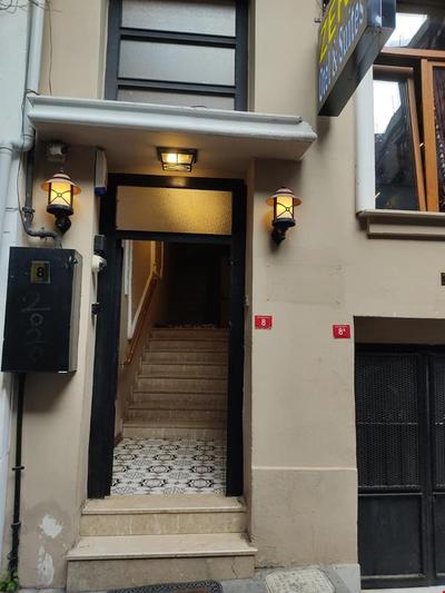 Zero Suite Hotel