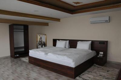 Yeşil Otel