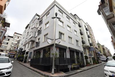 B Guest Hotel