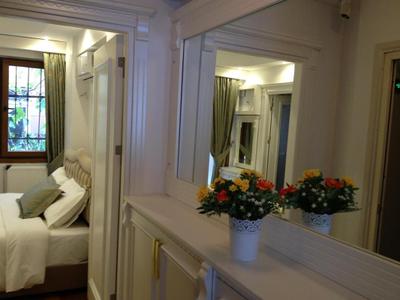 La Petita Maison Hotel
