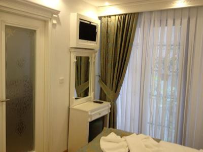 La Petita Maison Hotel