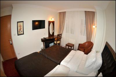 Palace Point Hotel