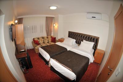 Palace Point Hotel