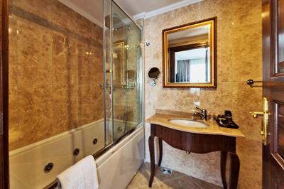 RealStar Hotel