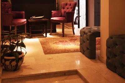 The Lola Hotel