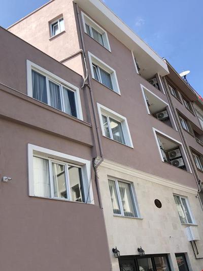 The Reina Hotel