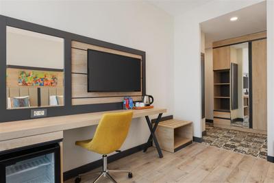 Ramada Encore by Wyndham Basin Express