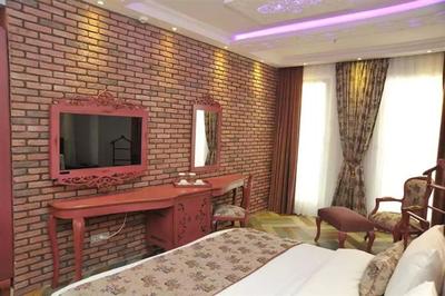 Ayna Hotel
