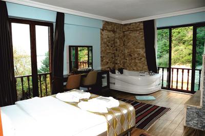 Hill River Hotel