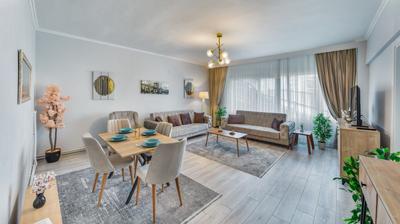 Modern Central 2BR Apt. in the Hearth of the City