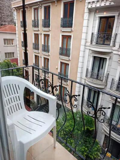 Cozzy 1 BR Nadia