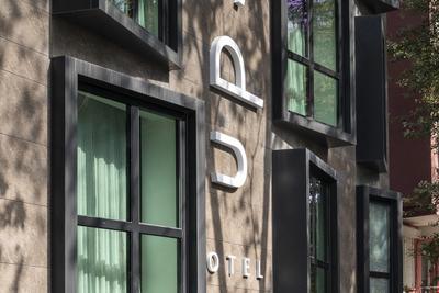 Upsuites Hotel