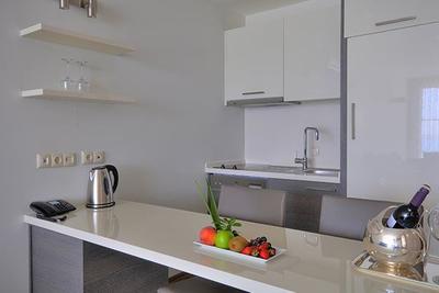 Delmar Suites & Residence