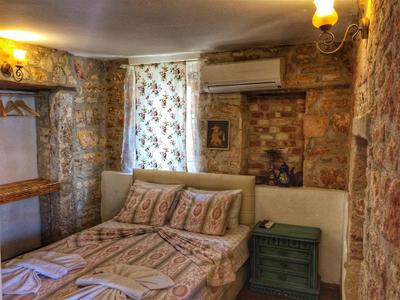 Parmis Boutique House