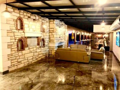 Victoria Hotel & Lounge