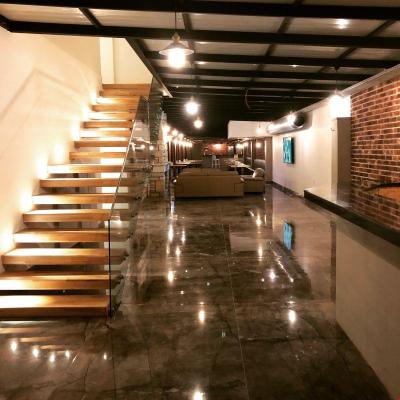 Victoria Hotel & Lounge
