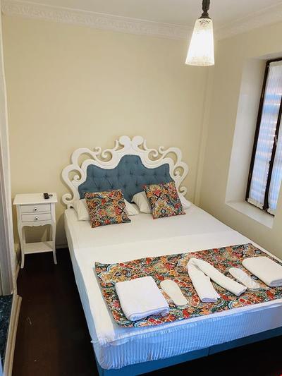 Maya Hotel & Cafe