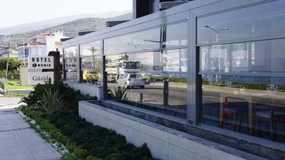 Rudis Deluxe Hotel