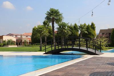 Konvoy Hotel & The Country Club
