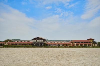 Konvoy Hotel & The Country Club