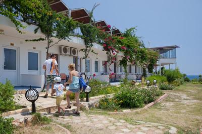 Grand Ada Hotel