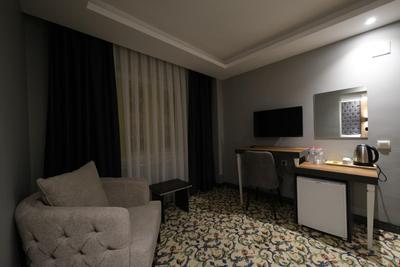 Eniza Hotel