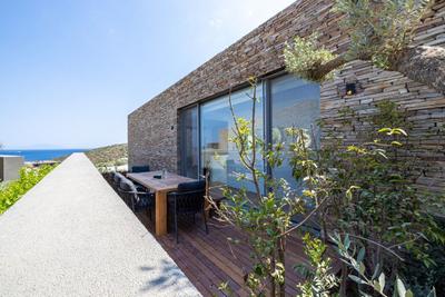 Bodrum Yalıçiftlik'te Denize Sıfır Özel Plajlı Tesis İçerisinde Villa EVT1937