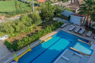 Villa Tulip Palas