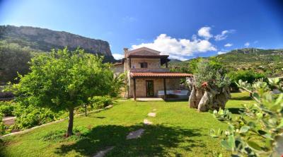 Zephyros Hotel