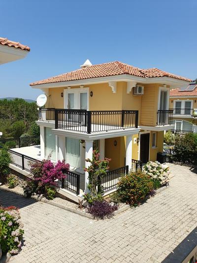 Artemisia Villa