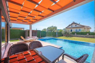 Luxury Life Villas